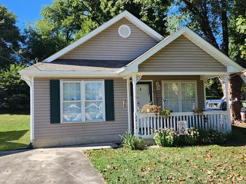 2412 King St NE, Roanoke, VA 24012
