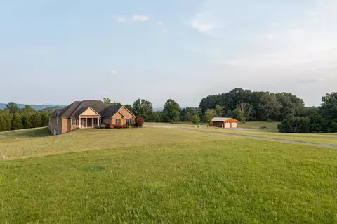 1205 W Wind Rd, Fincastle, VA 24090