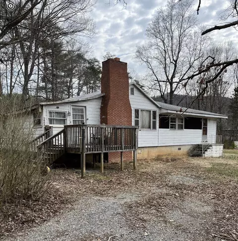 3464 Chickasaw Dr, Salem, VA 24153