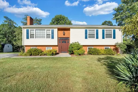 984 Knollwood Dr, Troutville, VA 24175