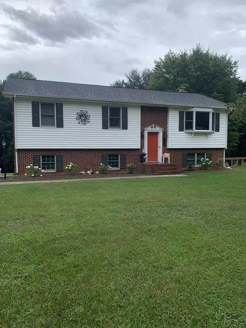2172 Poteet Rd, Hardy, VA 24101