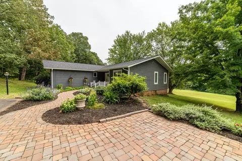 204 Foxwood Dr, Goode, VA 24556