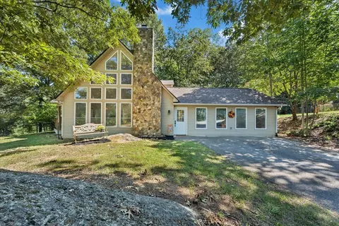 80 Dixon Dr, Hardy, VA 24101