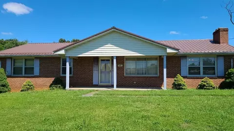 221 Highfield Cir, Rocky Mount, VA 24151