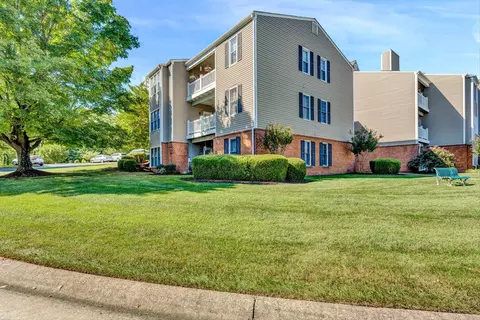 2975 Winterberry Dr, Roanoke, VA 24018