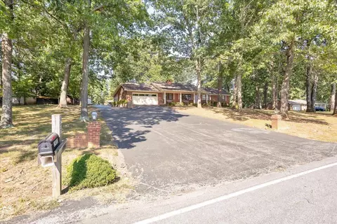 1933 W Ruritan Rd, Roanoke, VA 24012