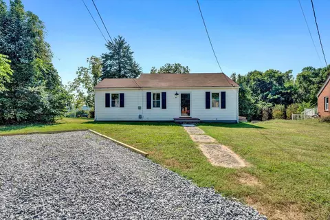 801 Highland Ridge Rd, Martinsville, VA 24112