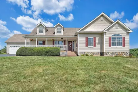 201 Marcom Dr NW, Riner, VA 24149