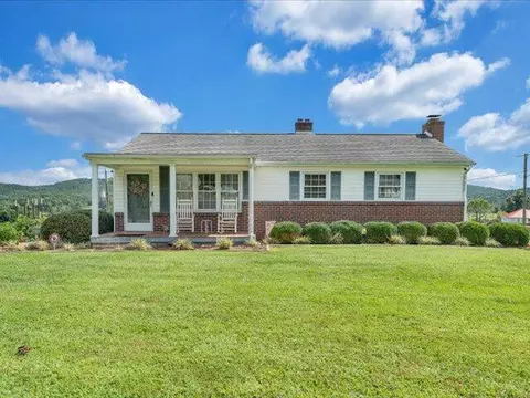 920 Snow Creek Rd, Martinsville, VA 24112