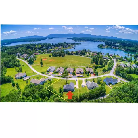 55 Park Way Ave, Moneta, VA 24121