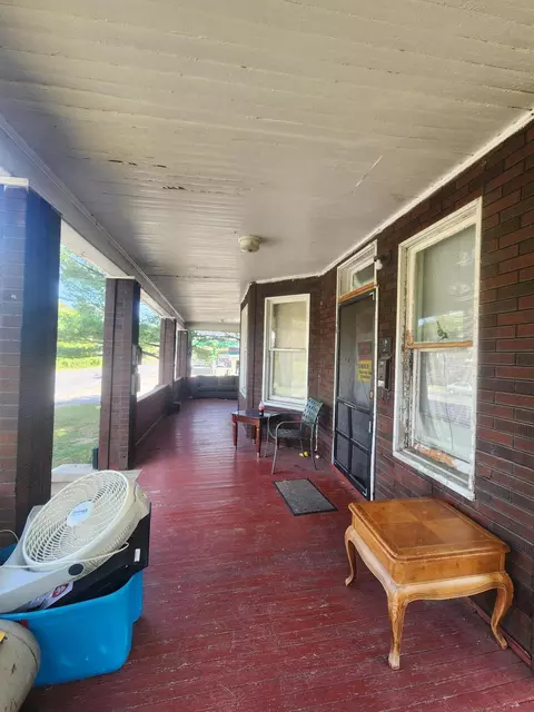 219 E Ridgeway St, Clifton Forge, VA 24422 photo 5