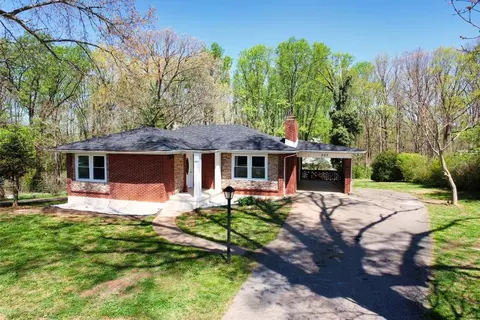 527 Seminole Dr, Madison Heights, VA 24572