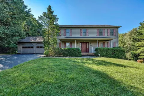 5437 Snow Owl Dr, Roanoke, VA 24018