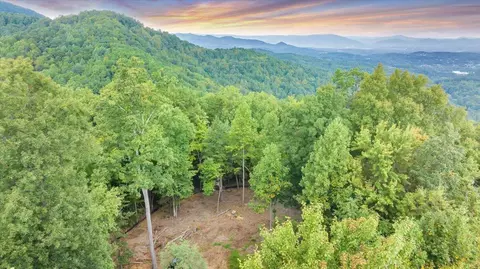 0 Token Rd, Roanoke, VA 24018
