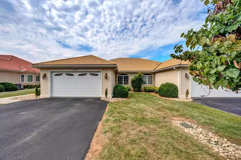 1919 Bridgewater Bay Dr #V4, Moneta, VA 24121