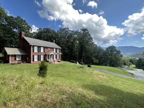7011 Malinda Rd, Salem, VA 24153