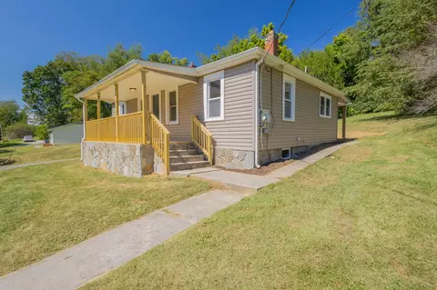 630 School Ln, Christiansburg, VA 24073