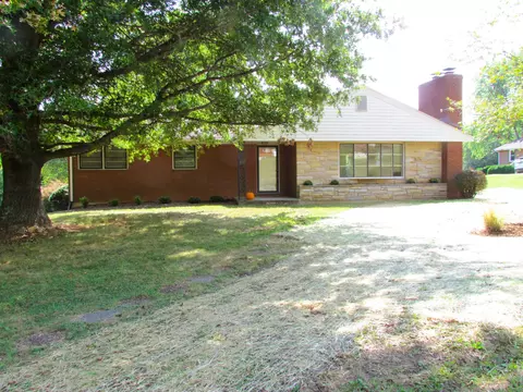 1072 Mineral Springs Dr, Vinton, VA 24179
