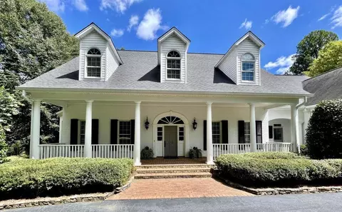 433 Plantation Rd, Martinsville, VA 24112
