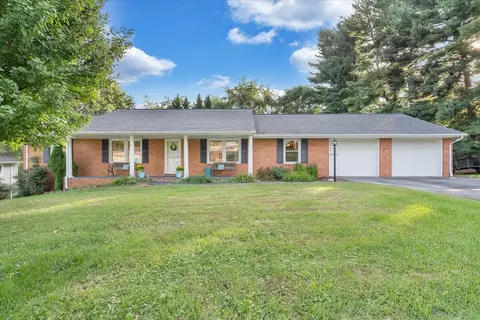 3930 Blandfield Dr, Vinton, VA 24179