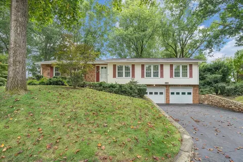 3738 Kentland Dr, Roanoke, VA 24018