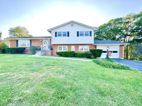 1714 Forest Hills Ave, Clifton Forge, VA 24422