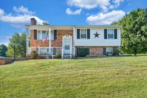 5925 Green Ridge Rd, Roanoke, VA 24019