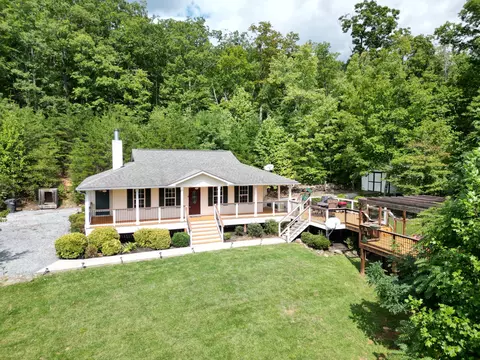 3777 Mountain Dr, Salem, VA 24153