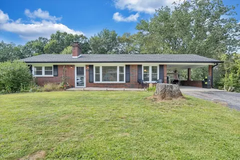 613 Lynn St, Hurt, VA 24563