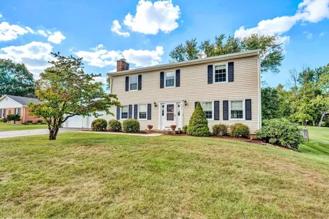 6444 Ridgeview Dr, Roanoke, VA 24019