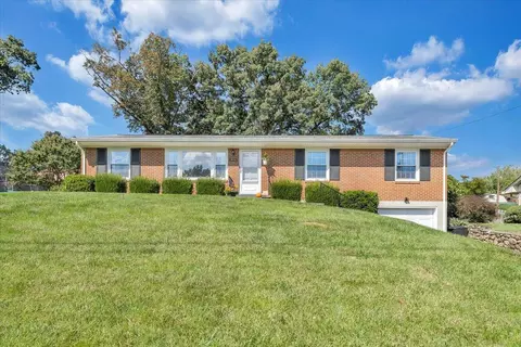 3501 Greencliff Rd, Roanoke, VA 24018
