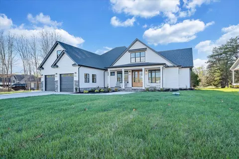 1117 Golf View Ct, Huddleston, VA 24104