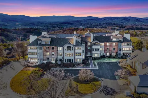 5052 Hunting Hills Sq, Roanoke, VA 24018