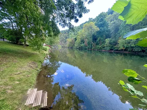 140 Maple Ln, Covington, VA 24426
