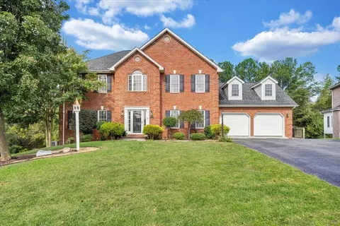 7911 Carriage Park Dr, Roanoke, VA 24019