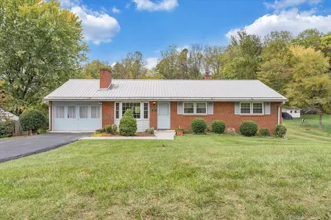 83 Fairfield Ln, Troutville, VA 24175