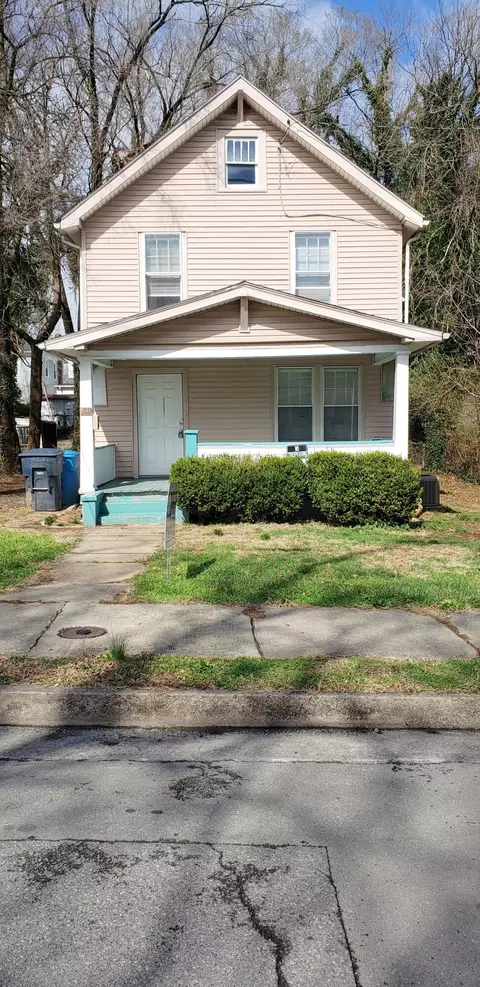 541 Mcdowell Ave NW, Roanoke, VA 24016 photo 2