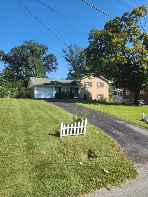 5717 Edgewood St, Salem, VA 24153