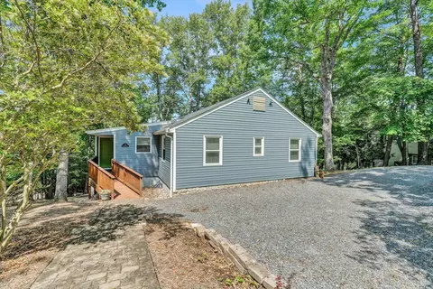 119 Mountwood Dr, Huddleston, VA 24104