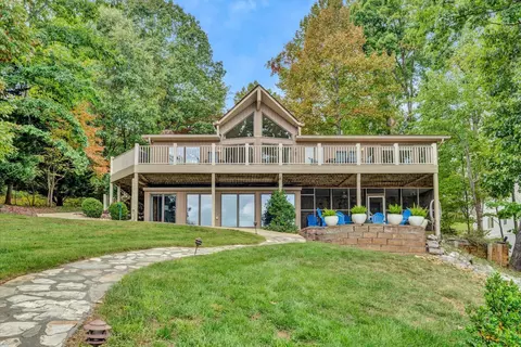 16098 Smith Mountain Lake Pkwy, Huddleston, VA 24104