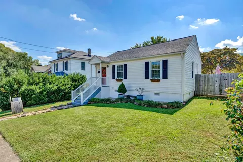 439 Cedar Bluff Ave SE, Roanoke, VA 24013