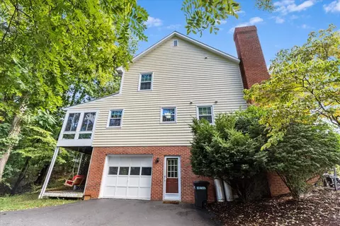 109 Greenbrier Dr, Radford, VA 24141