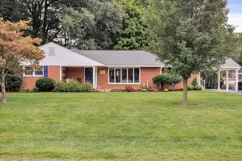 5252 Shelby Dr, Roanoke, VA 24018