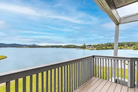45 Sailors Cove Dr #809, Moneta, VA 24121