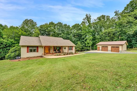 155 Foxridge Dr, Boones Mill, VA 24065