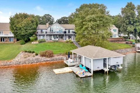 619 Boxwood Green Dr, Wirtz, VA 24184