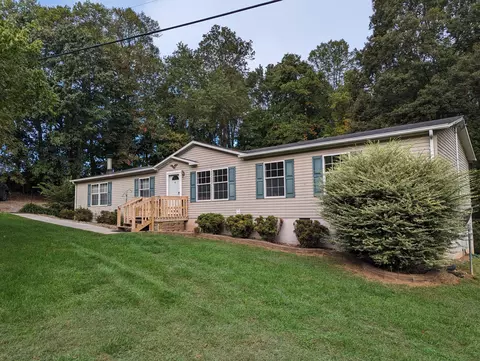 809 Chestnut Hill Rd, Rocky Mount, VA 24151