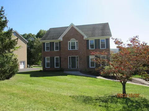 4923 Appletree Dr, Roanoke, VA 24012