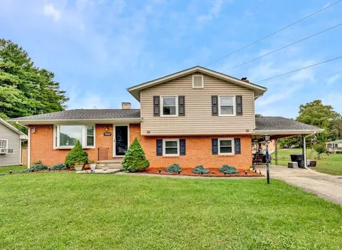 3131 Galloway Dr, Roanoke, VA 24018
