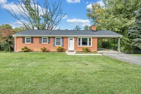 5329 Gieser Rd, Roanoke, VA 24018